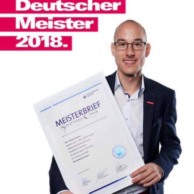 Tobias Stoppa, Gerüstbauermeister, mit seinem Meisterbrief – Deutscher Meister 2018